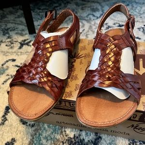 Brand New Playera Huarache Sandals